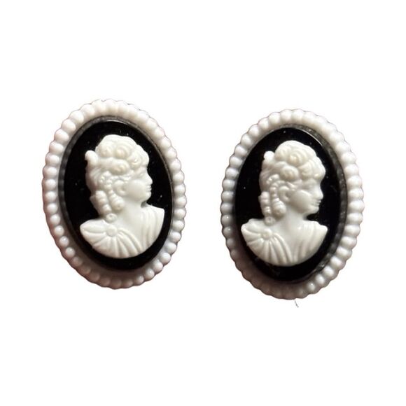 Earrings – Vintage Black & White Cameo Stud Earrings - Picture 1 of 2